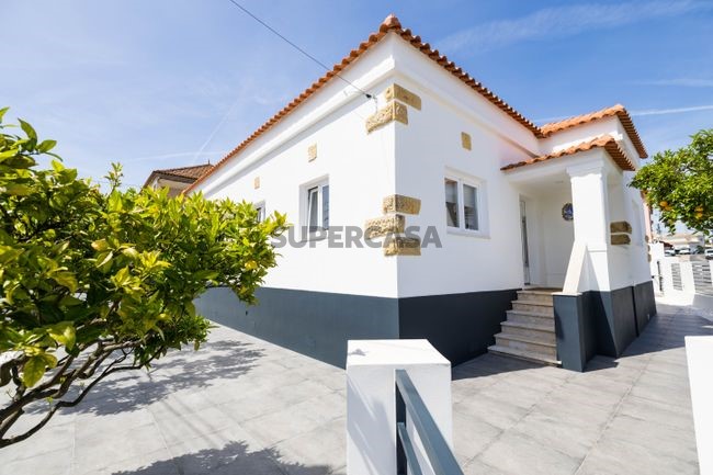 4 bedrooms House in Loures, Portugal No. 229036