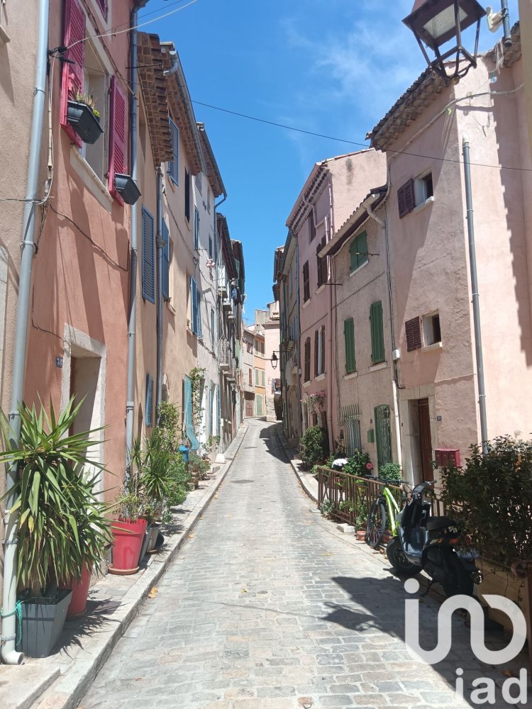 3 bedrooms House in Ceyreste, France No. 293017