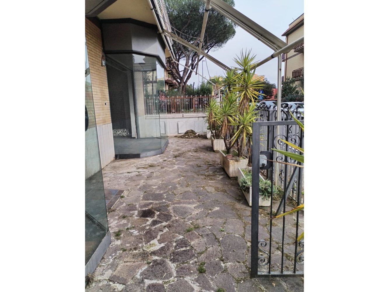 120m² Commercial property in Rome, Italy No. 52033