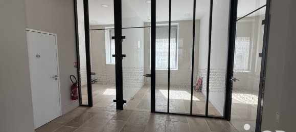 300m² Building in Angers, France No. 300007 2