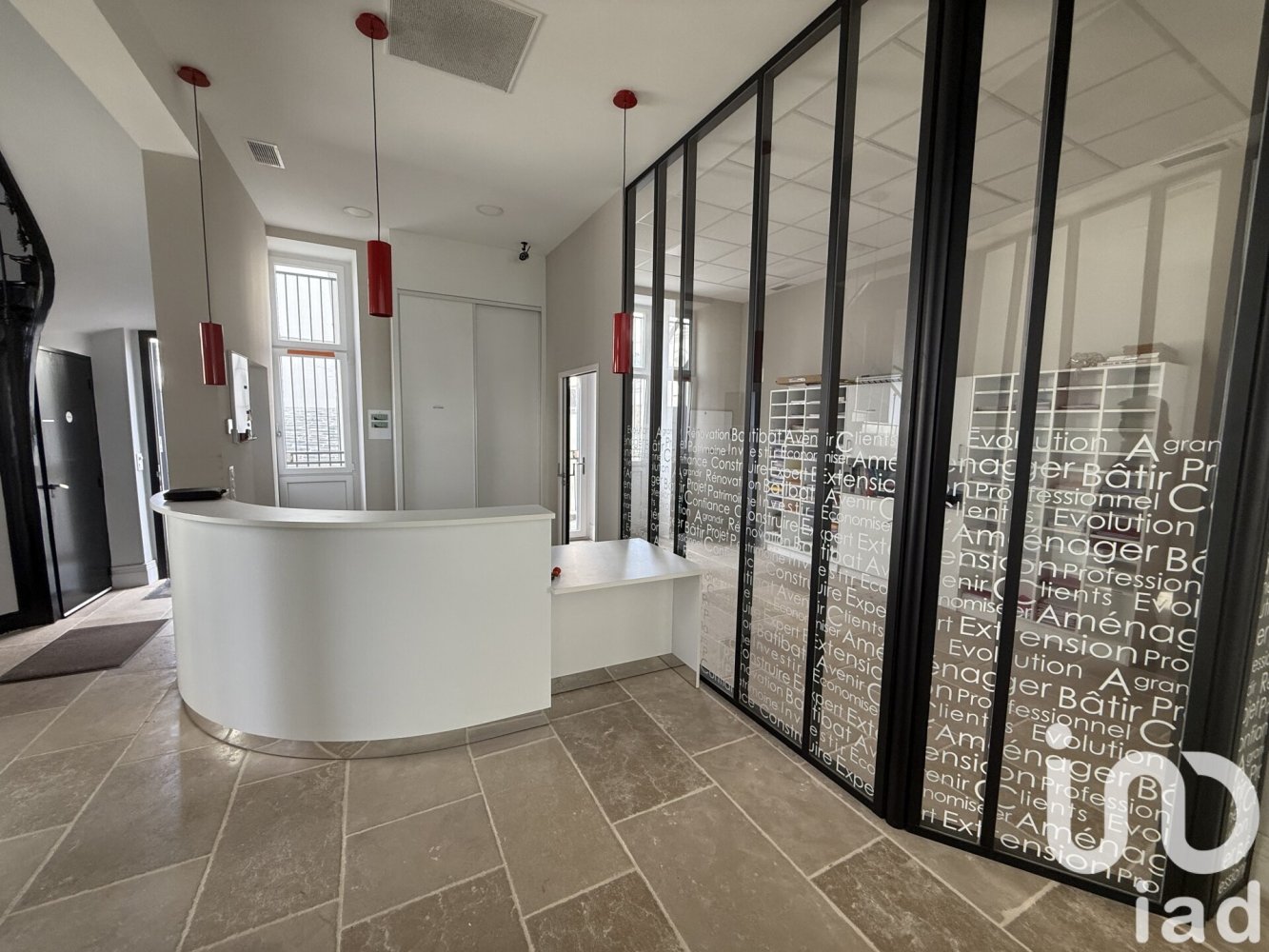 300m² Building in Angers, France No. 300007