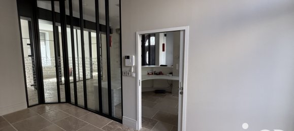 300m² Building in Angers, France No. 300007 3