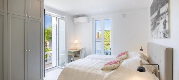 4 bedrooms Villa in Antibes, France No. 2046 3