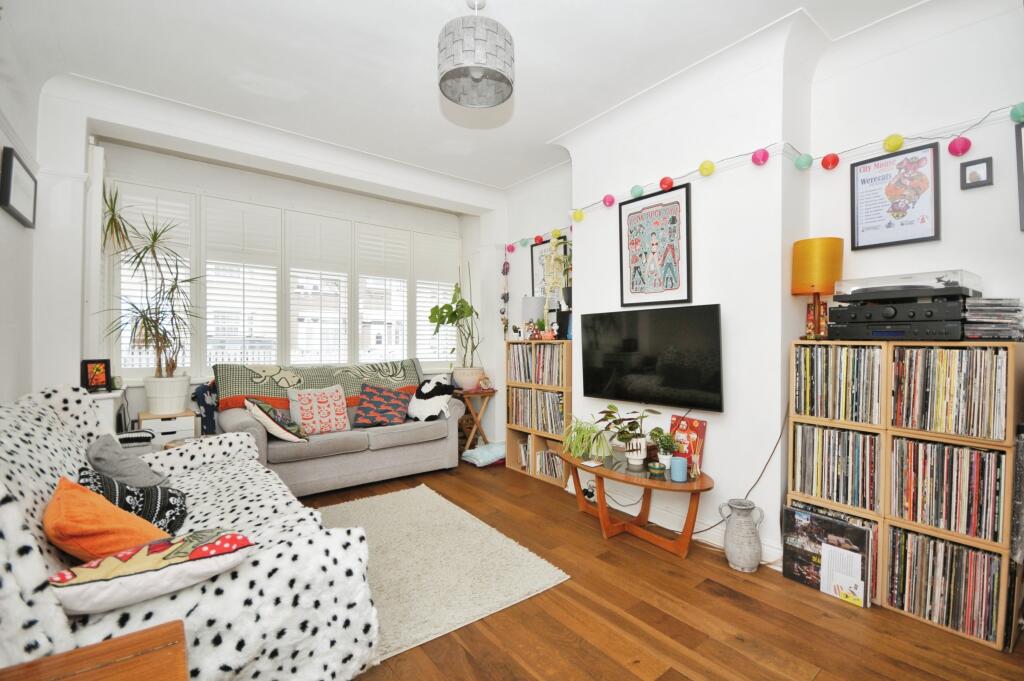 3 bedrooms House in Thornton Heath, United Kingdom No. 11600