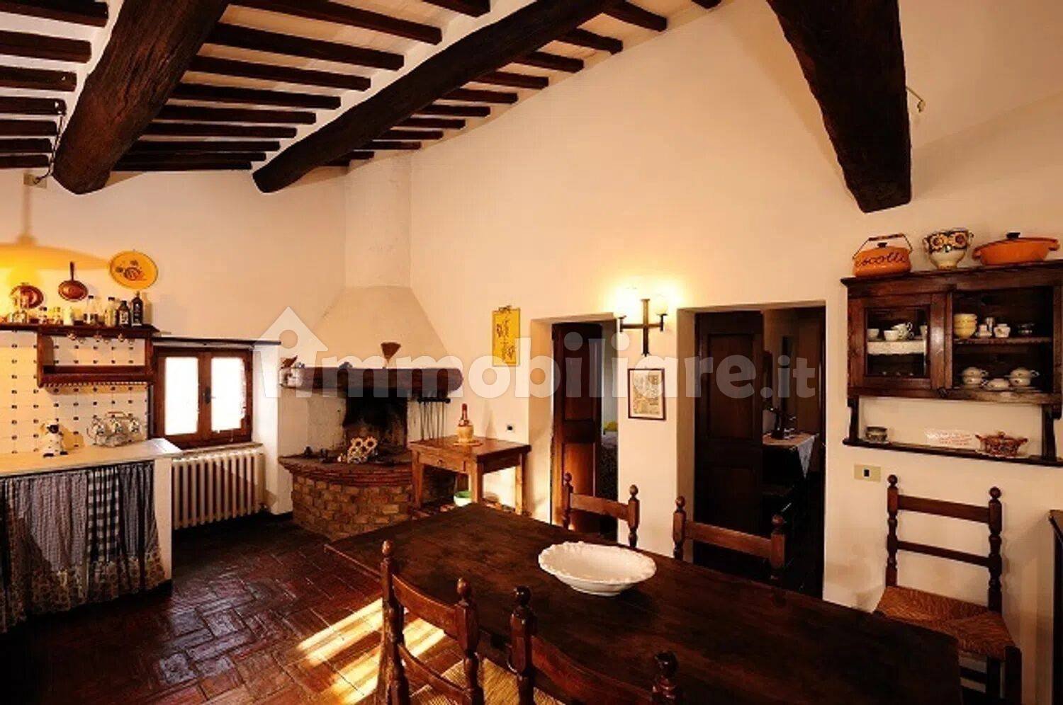 Дом с 8 спальнями в Кортона, Италия № 55652