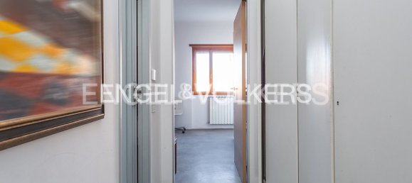2 bedrooms Apartment in Rome, Italy No. 130002 4