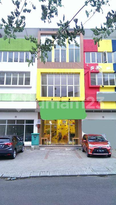 270m² Shop in Tangerang City, Indonesia No. 1429