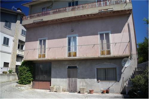 6 bedrooms House in Frosolone, Italy No. 308542