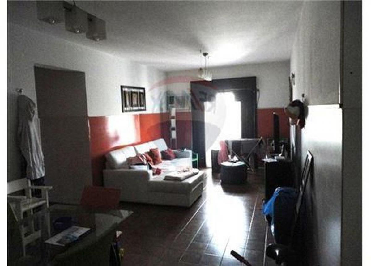 3 bedrooms Apartment in Tres de Febrero, Argentina No. 7630