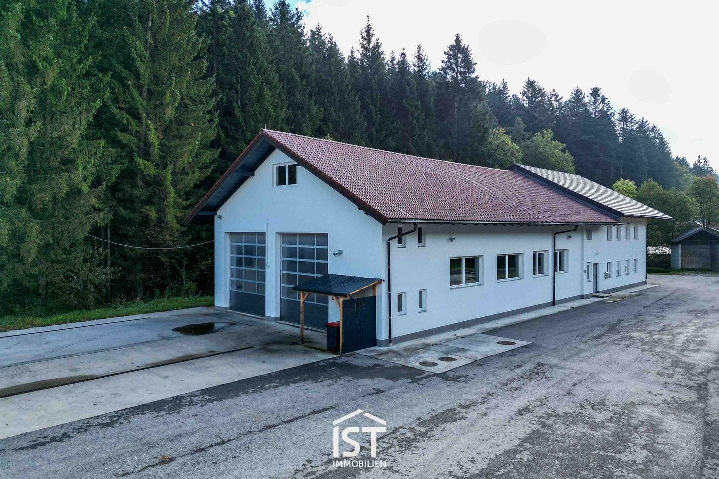 Propriété commerciale à Fornach, Austria 594m² No. 188866