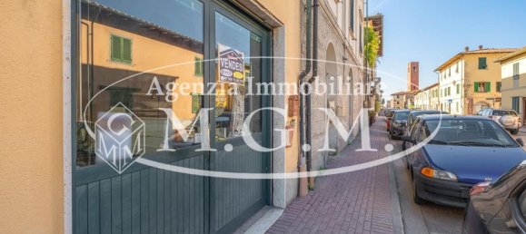 4 rooms Warehouse in Bientina, Italy No. 148476 2