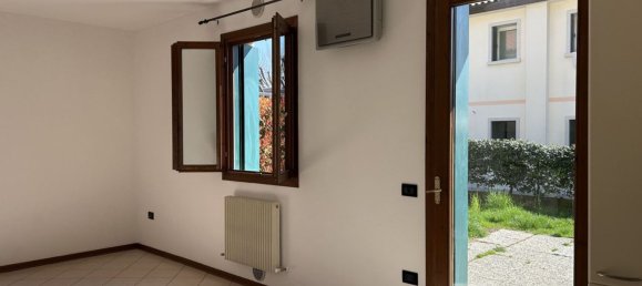 2 rooms Apartment in Borso del Grappa, Italy No. 229080 5