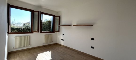 2 rooms Apartment in Borso del Grappa, Italy No. 229080 9