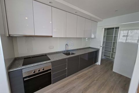 Apartamento de 2 dormitorios en Vila Nova de Gaia, Portugal No. 341721