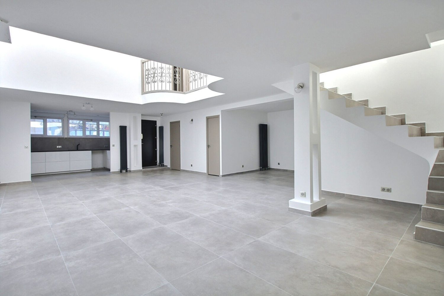 3 bedrooms Apartment in La Garenne-Colombes, France No. 174650