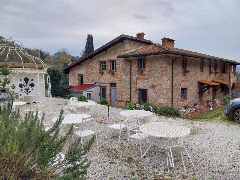 Casa de 14 habitaciónes en Camaiore, Italy No. 235164