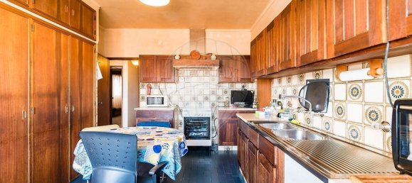 4 bedrooms House in Amadora, Portugal No. 54857 12