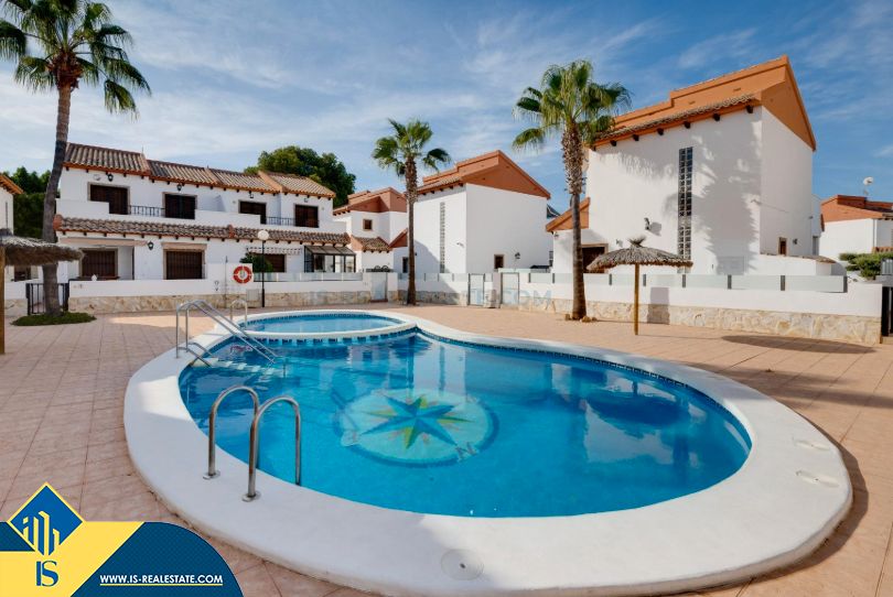 3 غرف نوم فيلا في Alicante, Spain رقم 244308