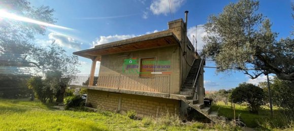 4 rooms Villa in Chiaramonte Gulfi, Italy No. 105995 2