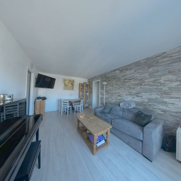 2 bedrooms Apartment in Creteil, France No. 348775