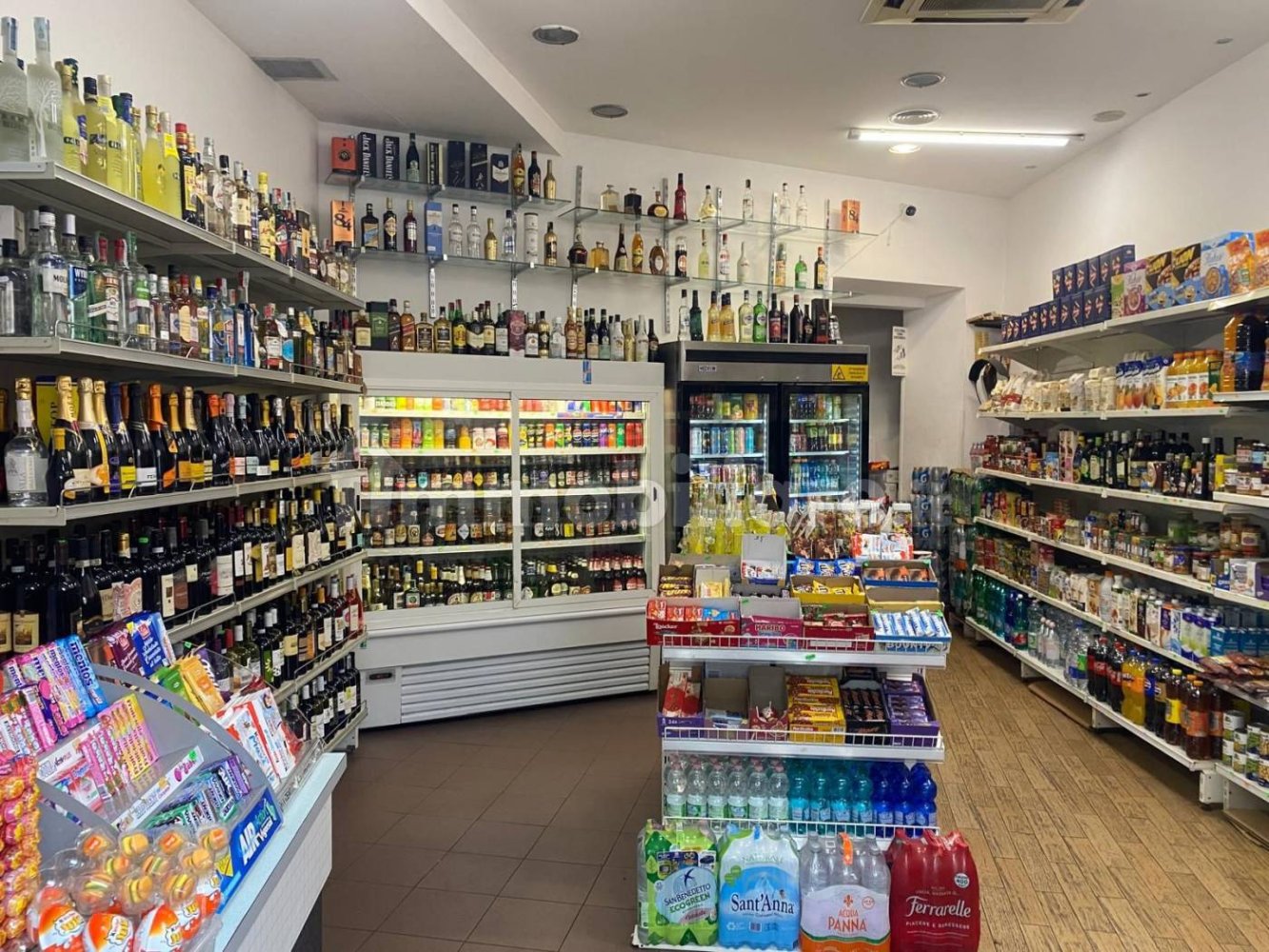 1 room Commercial property in Rome, Italy No. 345895