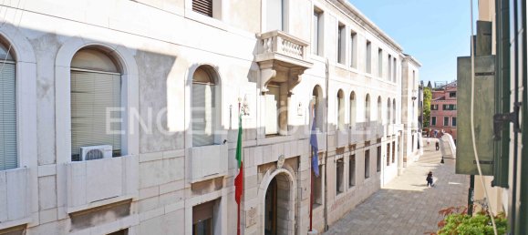 3 bedrooms Apartment in Venice, Italy No. 68623 2