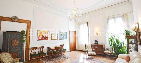 3 bedrooms Apartment in Venice, Italy No. 68623 4