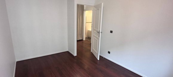 2 bedrooms Apartment in Courbevoie, France No. 329029 12