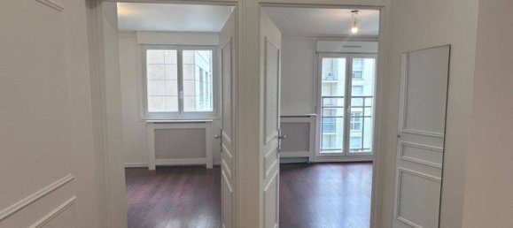 2 bedrooms Apartment in Courbevoie, France No. 329029 8