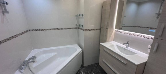 2 bedrooms Apartment in Courbevoie, France No. 329029 6