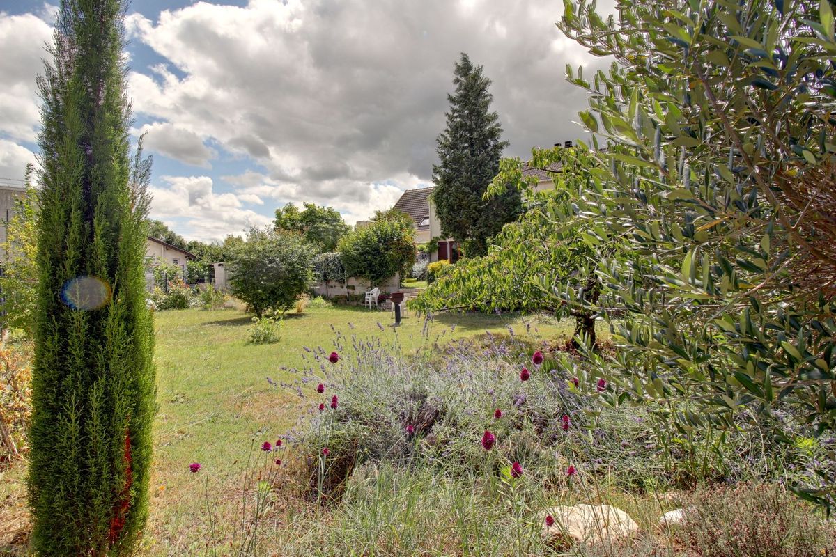 369m² Land in Conflans-Sainte-Honorine, France No. 113624