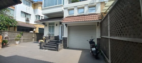 288m² Townhouse in District 7, Vietnam No. 20070 3