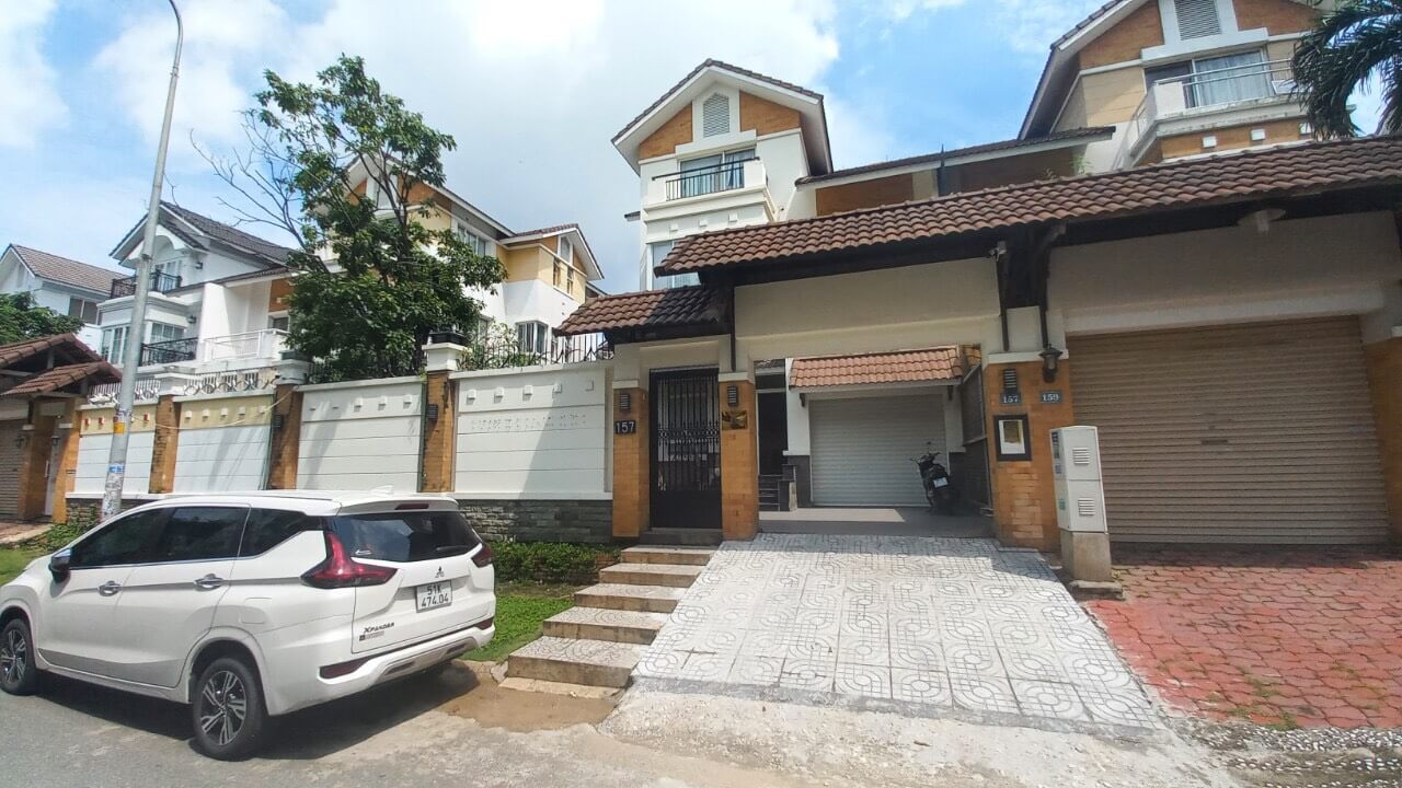 288m² Townhouse in District 7, Vietnam No. 20070