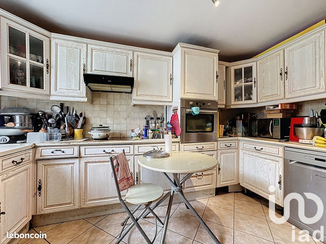 5-salle Maison à Évry, France No. 325627