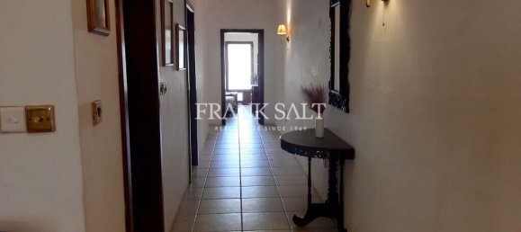 Apartamento de 3 dormitorios en Victoria, Malta No. 11724 2