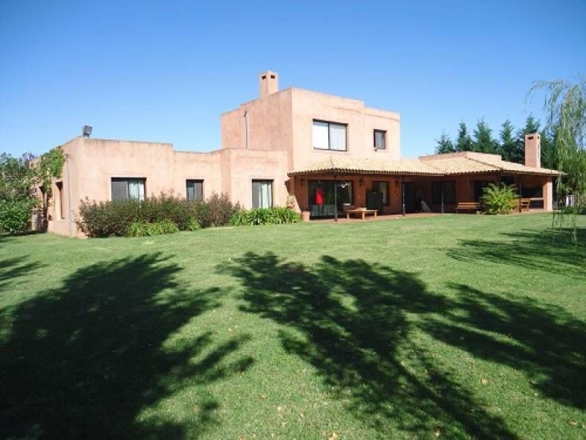 Дом с 5 спальнями в Пилар, Аргентина № 10290