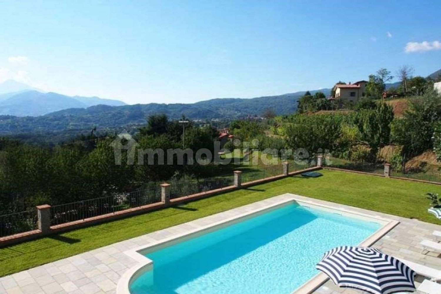 3 bedrooms Villa in Castiglione di Garfagnana, Italy No. 188136