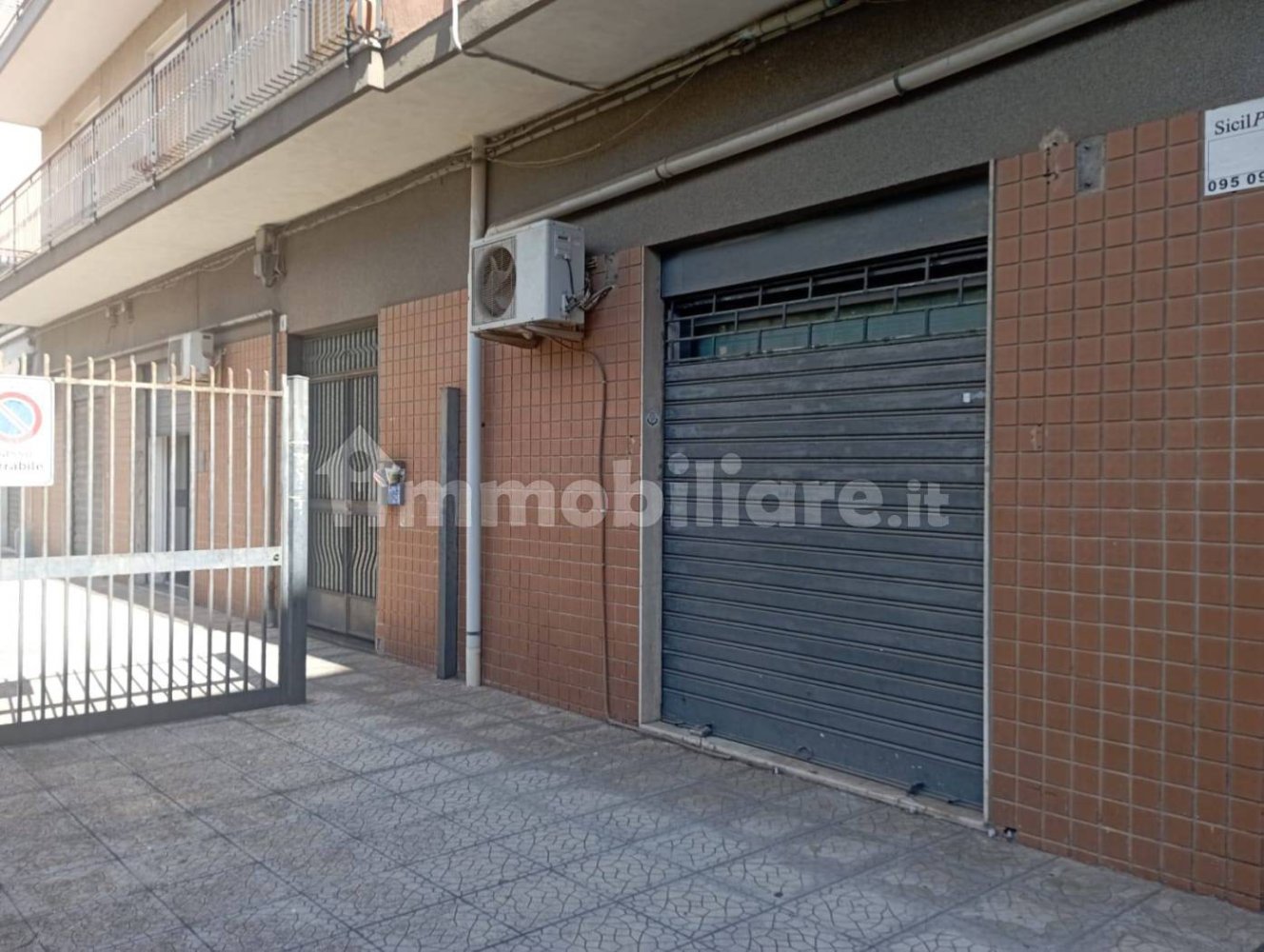 1غرفة عقار تجاري في Mascalucia, Italy رقم 51872