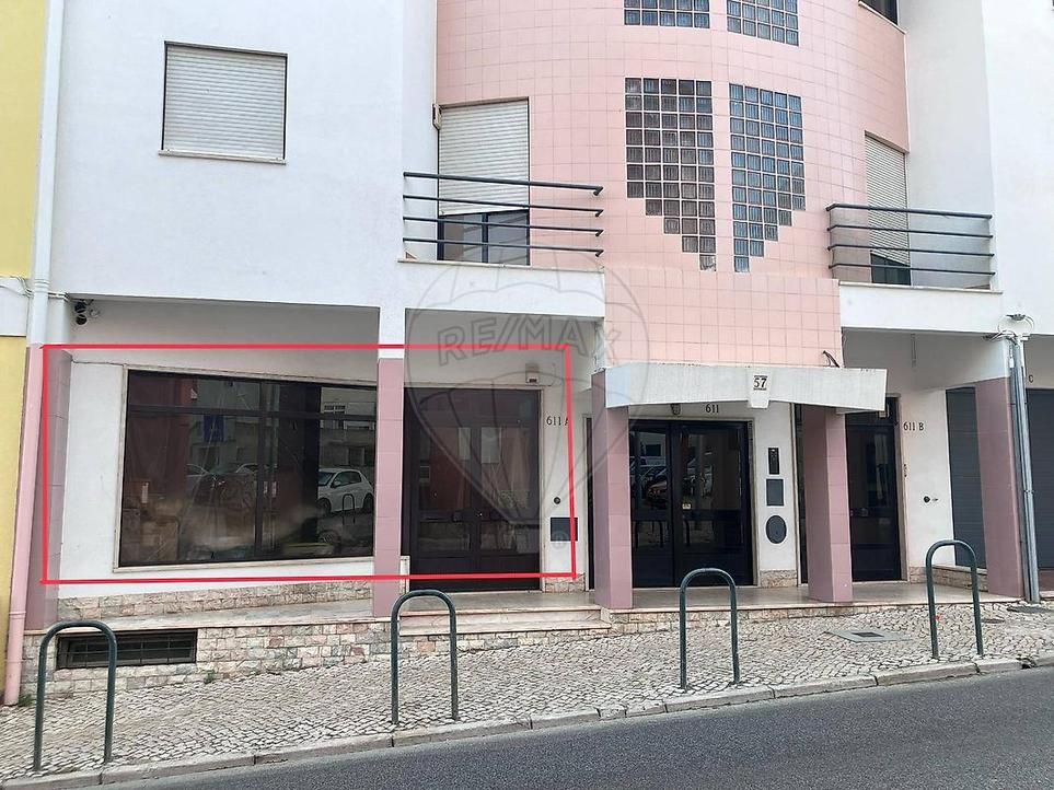 374m² Commercial property in Cascais, Portugal No. 211666