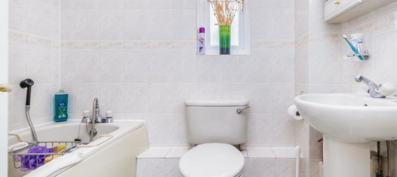 4 bedrooms House in Croydon, United Kingdom No. 8135 15