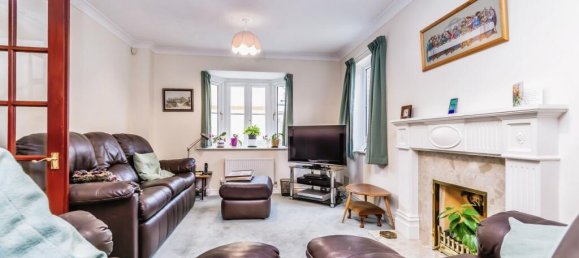 4 bedrooms House in Croydon, United Kingdom No. 8135 2