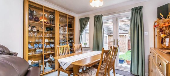 4 bedrooms House in Croydon, United Kingdom No. 8135 4