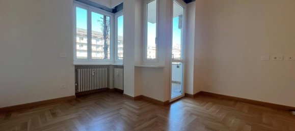 Квартира с 4 комнатами в Комо, Италия № 13738 5