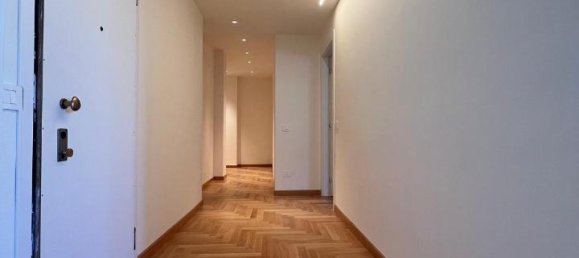 Квартира с 4 комнатами в Комо, Италия № 13738 2