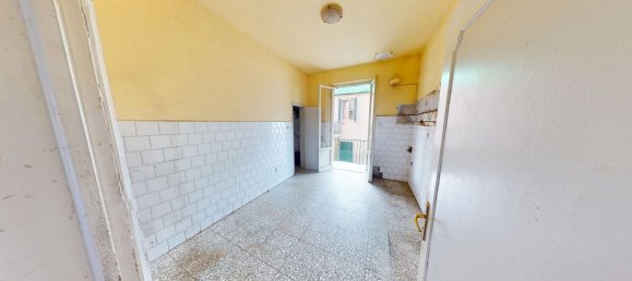 5 bedrooms Apartment in Prato, Italy No. 318722 9