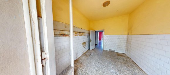 5 bedrooms Apartment in Prato, Italy No. 318722 8