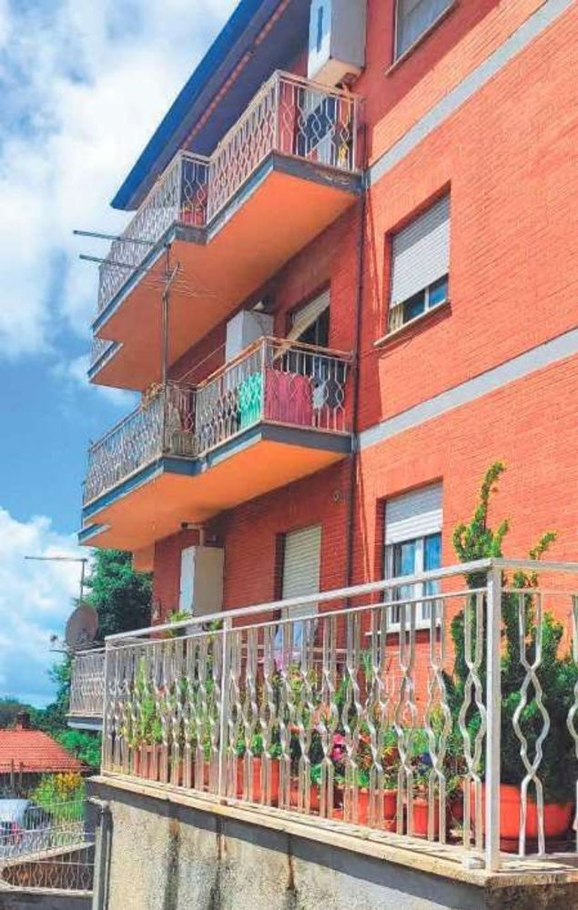 6 rooms Apartment in Manziana, Italy No. 24310