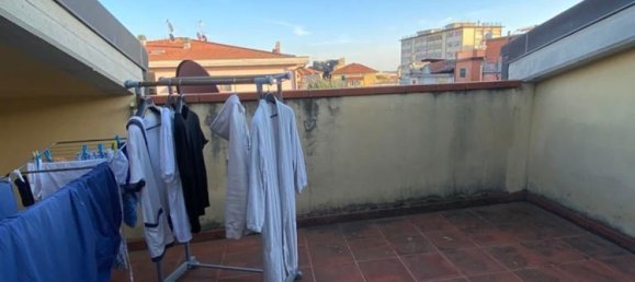 Квартира с 5 комнатами в Каррара, Италия № 45437 9