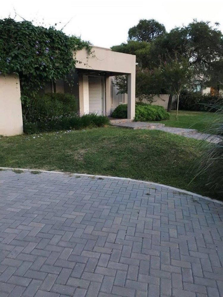 3 bedrooms House in Cordoba, Argentina No. 5185