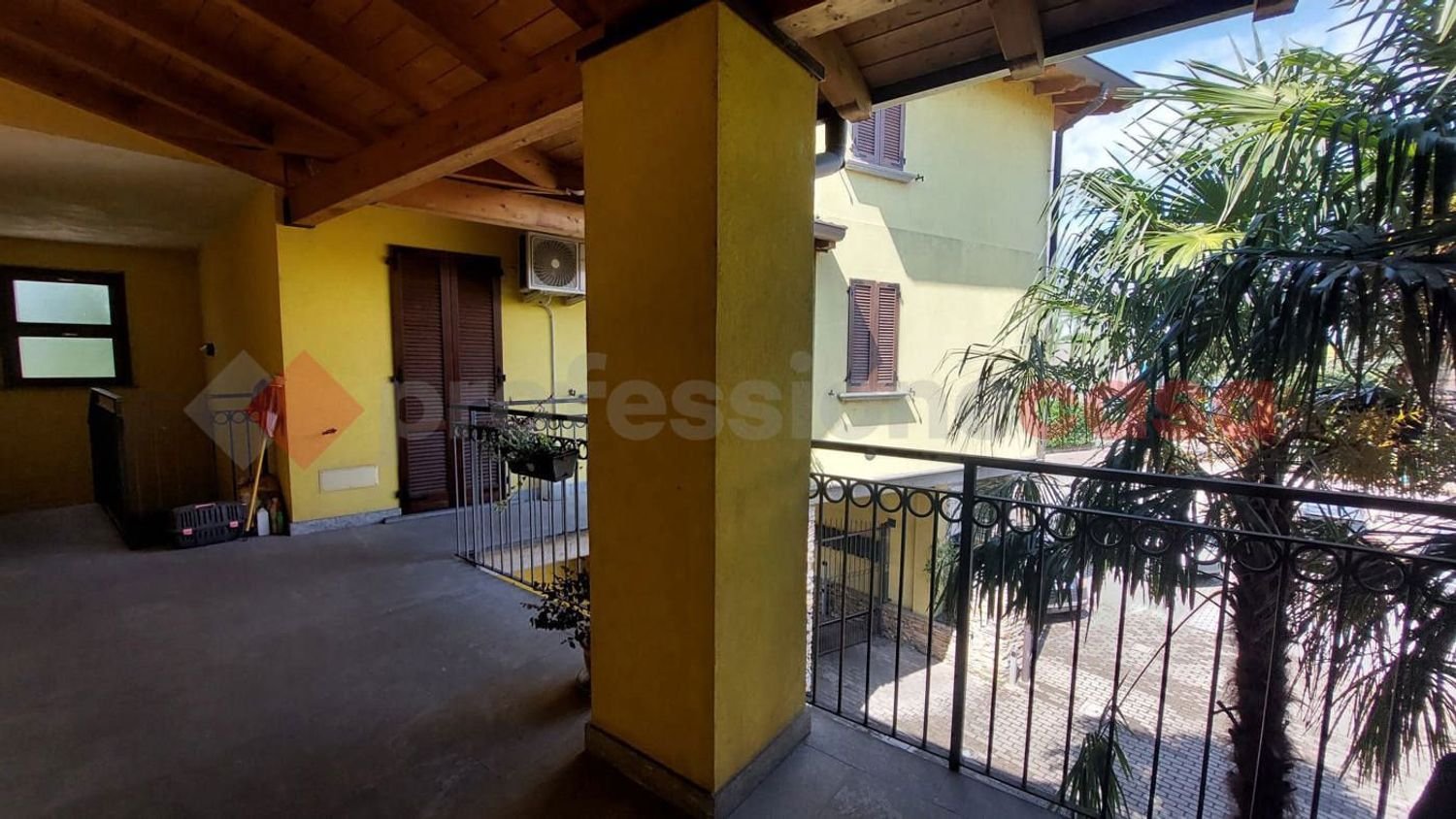 Apartamento de 2 dormitorios en Parabiago, Italy No. 401863